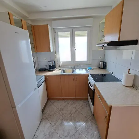 Slava - Close To The Mall Apartment *