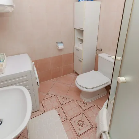 Slava - Close To The Mall Apartment Split